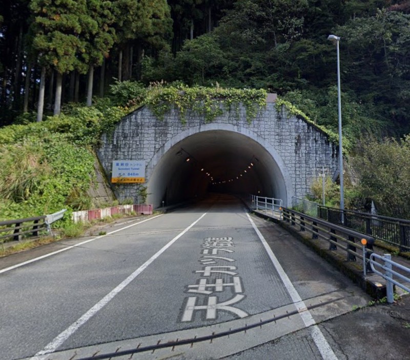 巣納谷トンネル照明設備更新工事